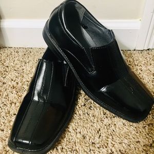 Kids dress shoes